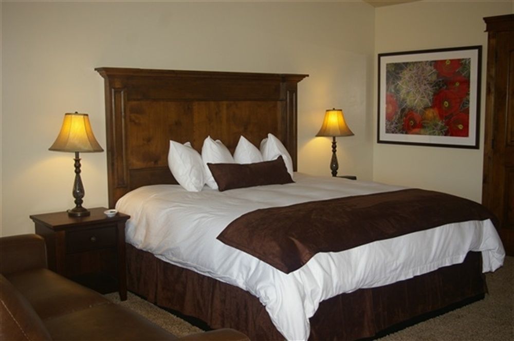 Cb&M Executive Suites Roosevelt Exterior foto